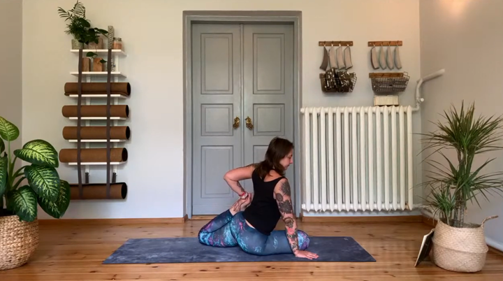 półgołąb joga