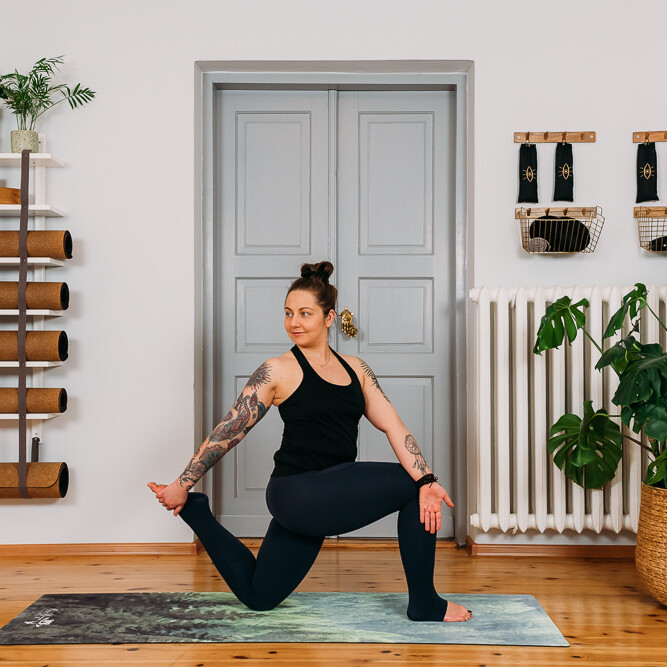 Vinyasa Joga dla początkujących - kurs online - Yoga Home